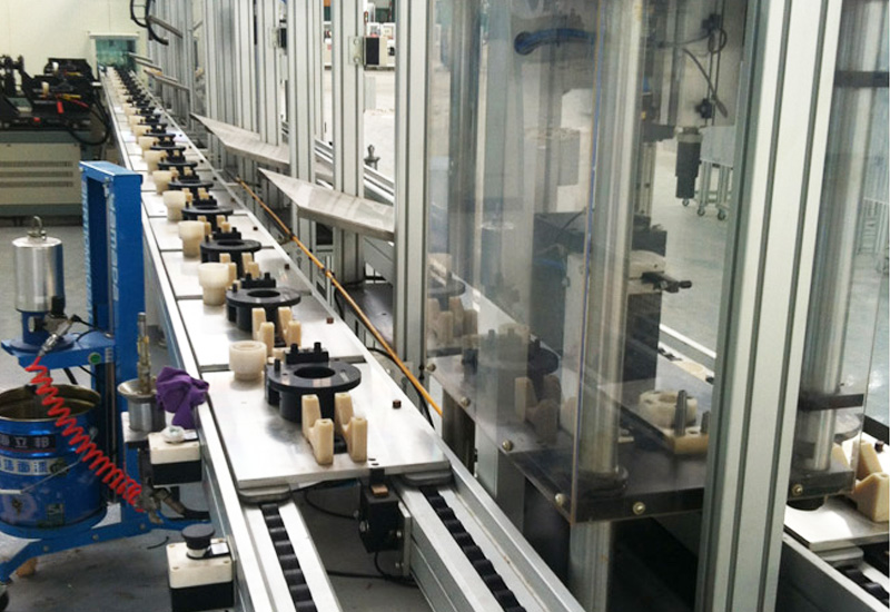 剖析皮带滚筒运送线在重型工业领域的稳固性能与承载能力